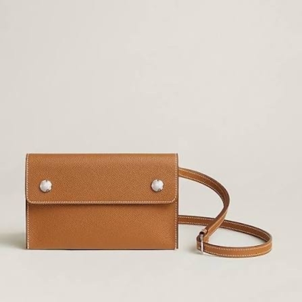 Elegant Tan Leather Crossbody Bag
